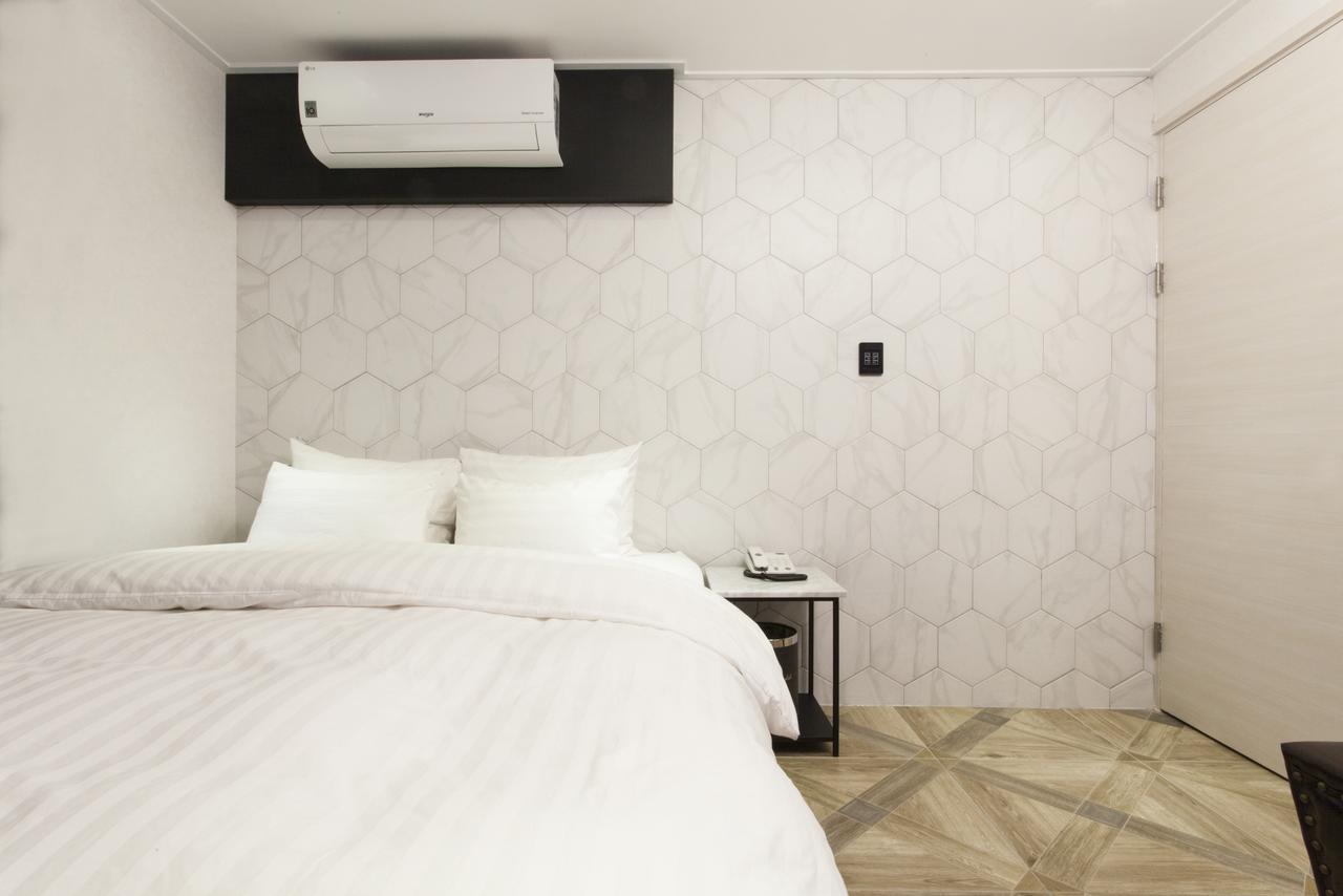 Sky Hotel *