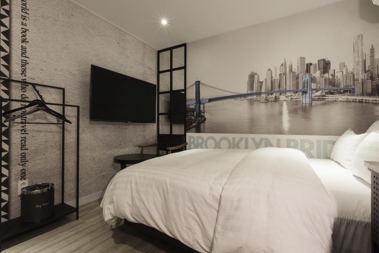 Sky Hotel *